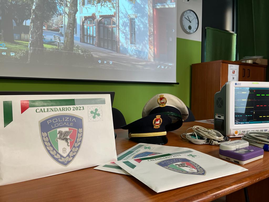 La Polizia Locale di Trezzo sull'Adda dona attrezzature sanitarie per i bambini di Casa Amoris Laetitia